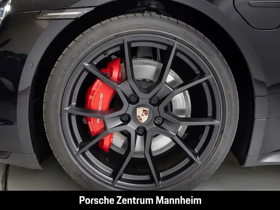 Porsche Taycan - Thumbnail 8