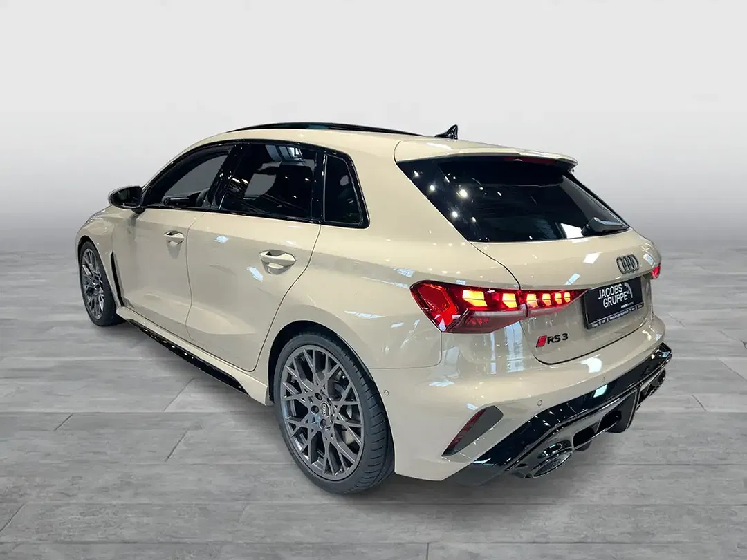 Audi RS3 - Thumbnail 3
