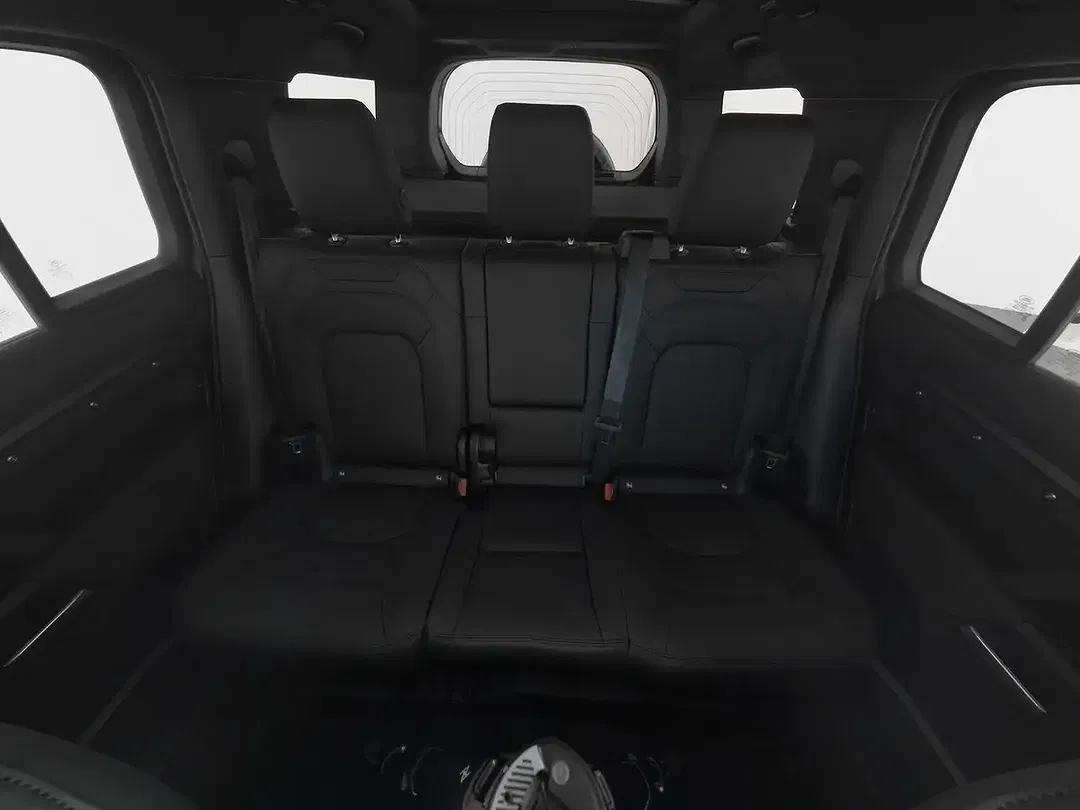 Land Rover Defender - Thumbnail 5