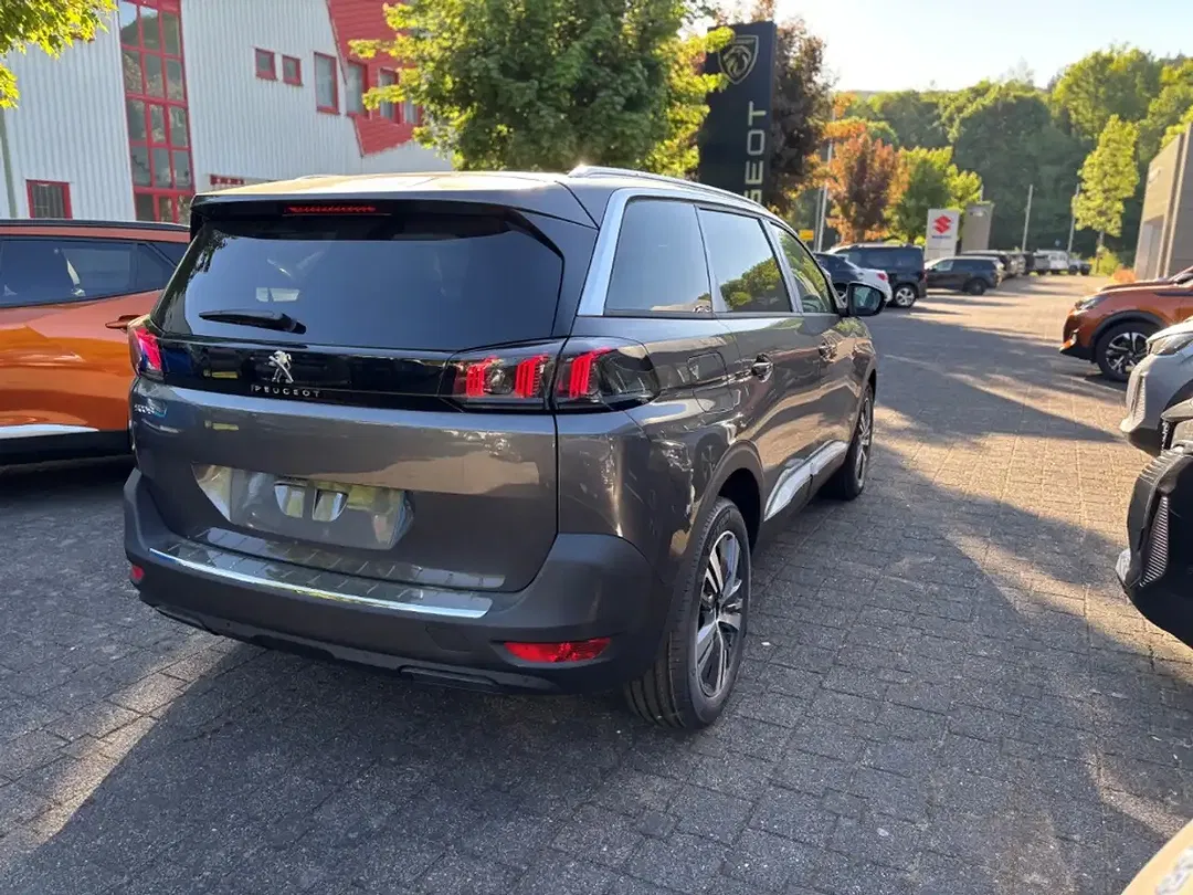 Peugeot 5008 - Thumbnail 3