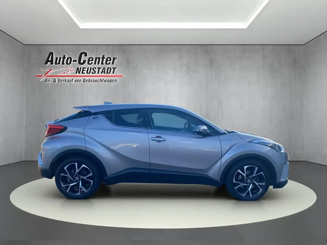Toyota C-HR - Thumbnail 2
