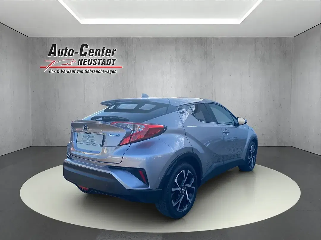 Toyota C-HR - Thumbnail 3