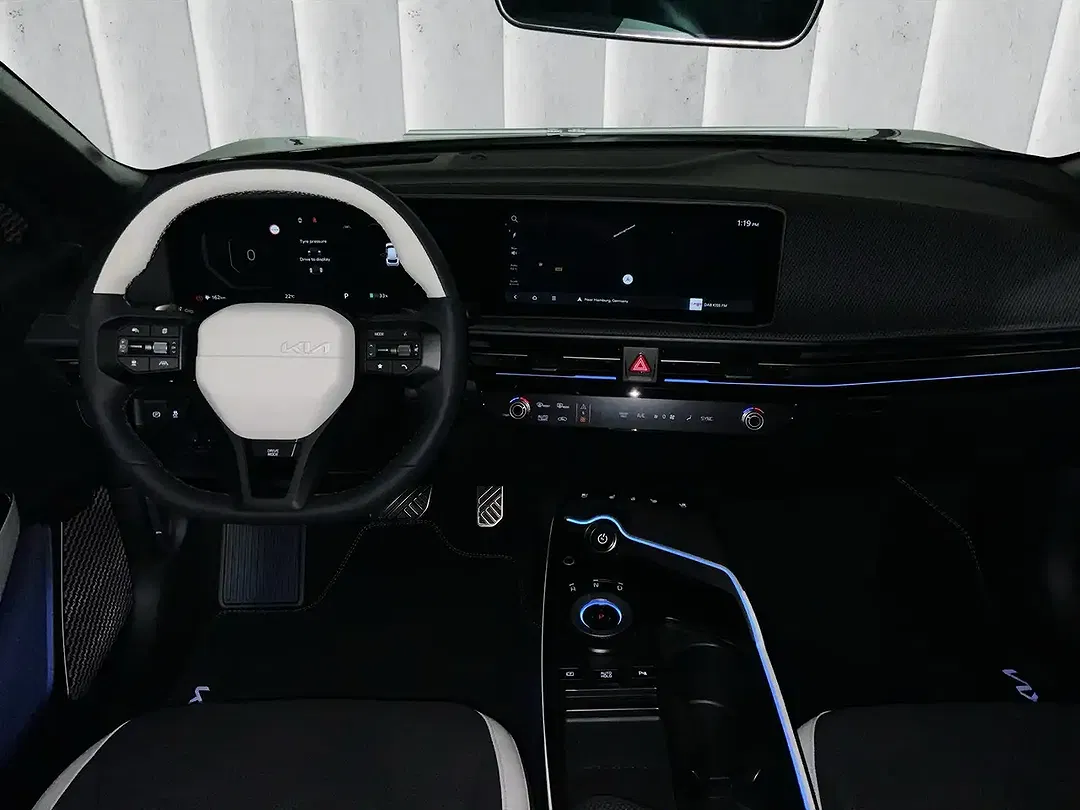 Kia EV6 - Thumbnail 4