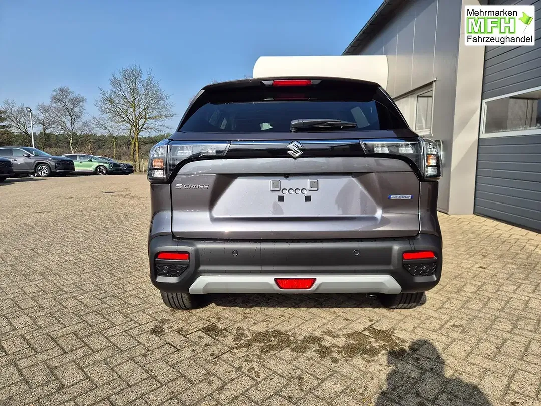Suzuki S-Cross - Thumbnail 4