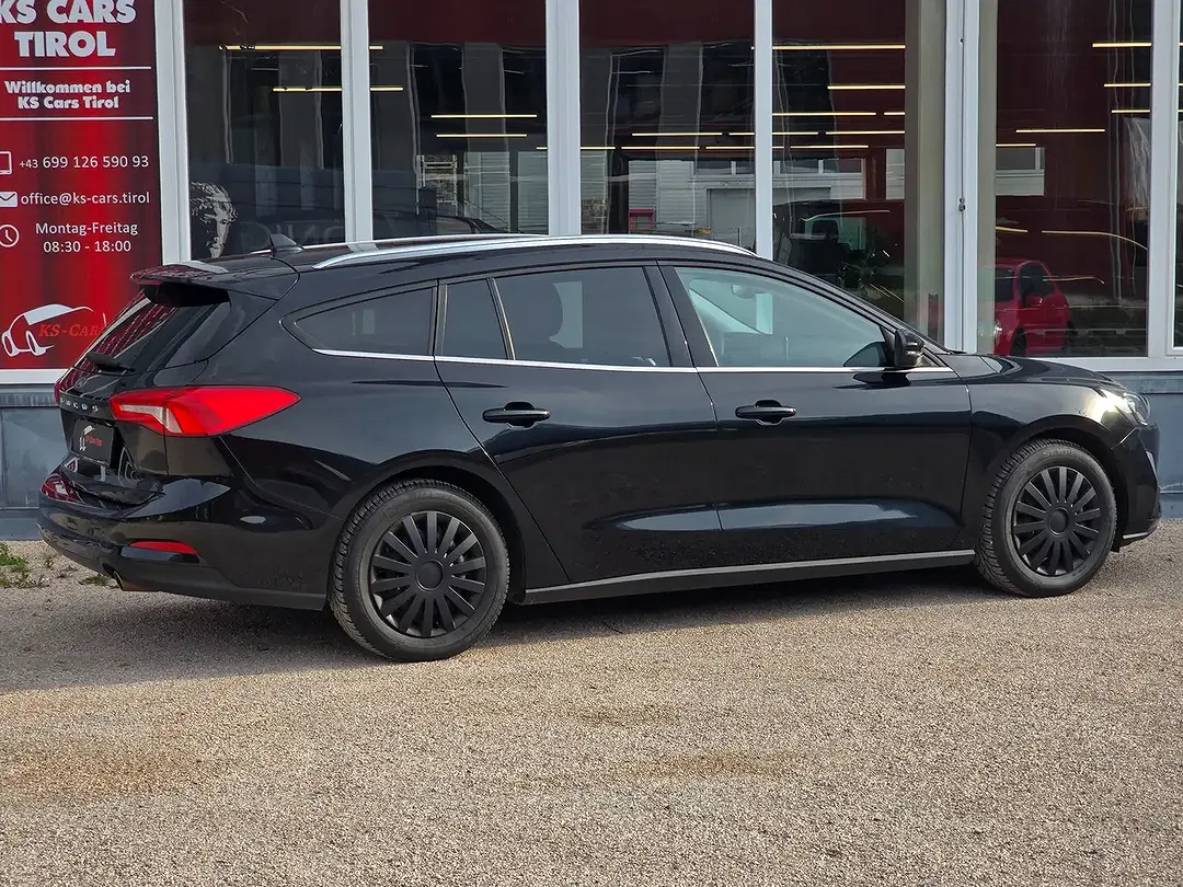 Ford Focus - Thumbnail 6