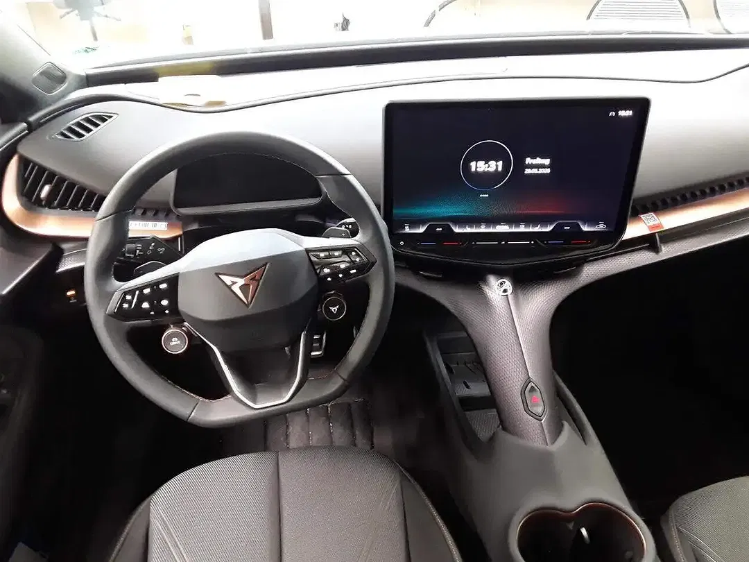 CUPRA Tavascan - Thumbnail 3
