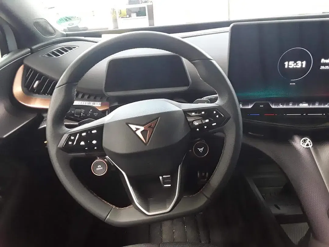 CUPRA Tavascan - Thumbnail 4