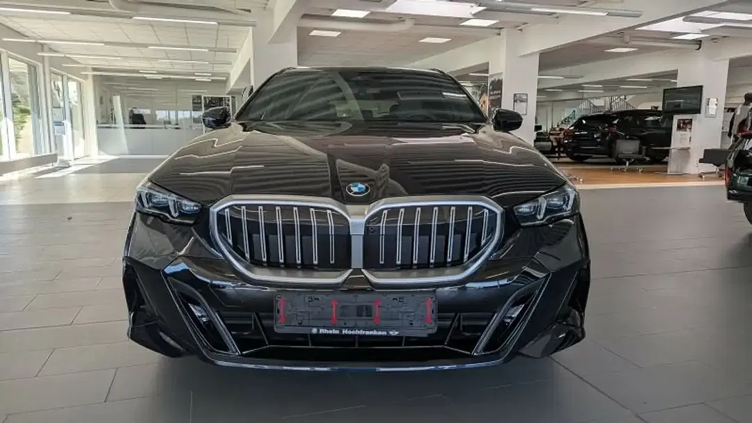 BMW 520 - Thumbnail 1