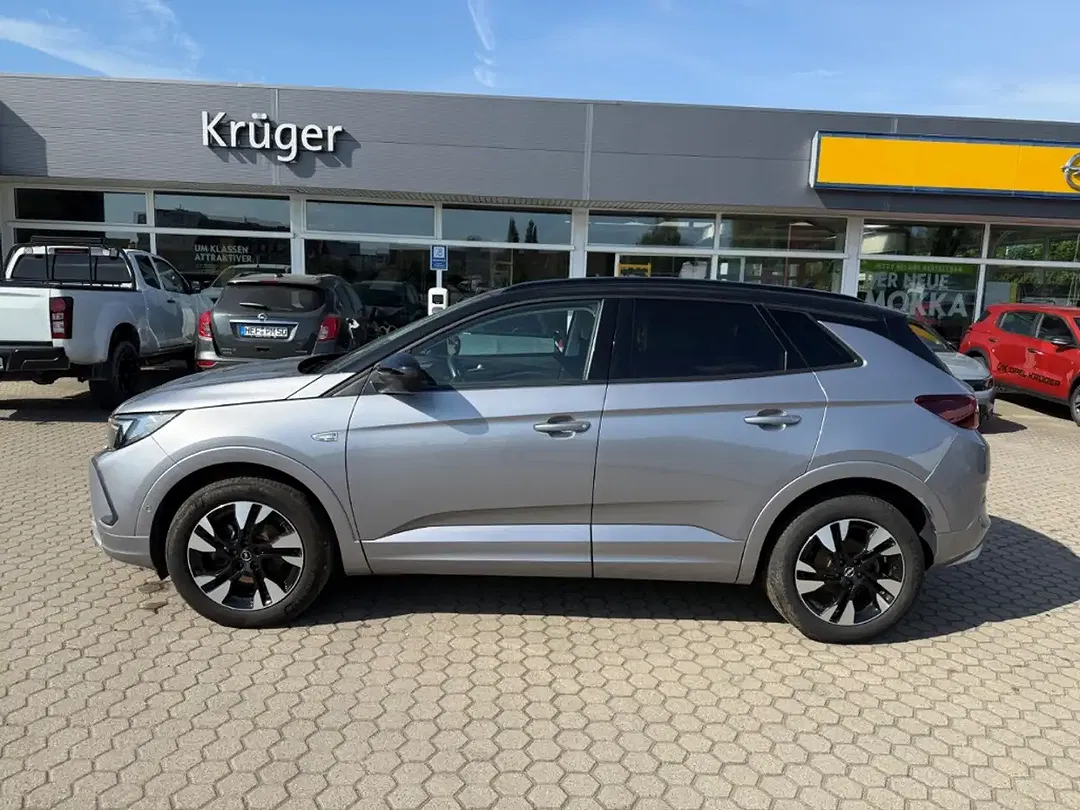 Opel Grandland - Thumbnail 2