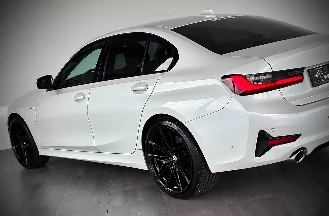 BMW 330 - Thumbnail 11