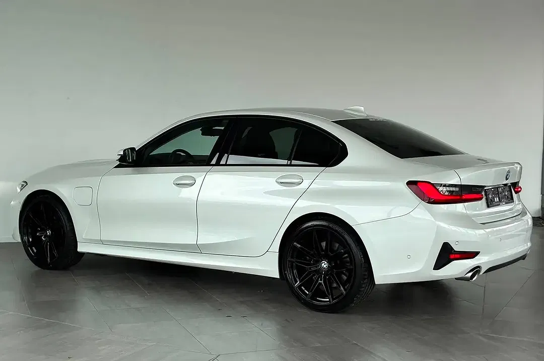 BMW 330 - Thumbnail 12