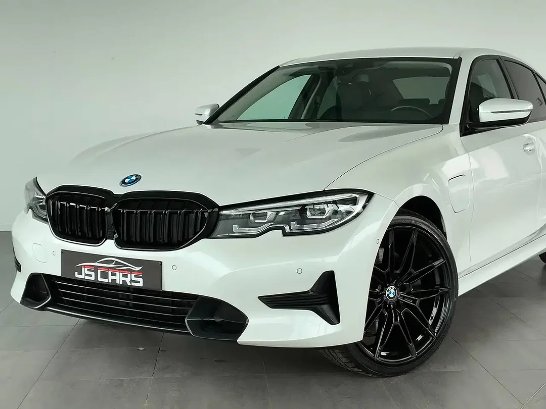 BMW 330 - Afbeelding 1