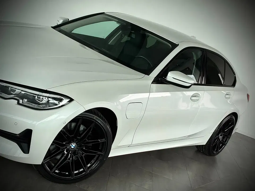 BMW 330 - Thumbnail 2
