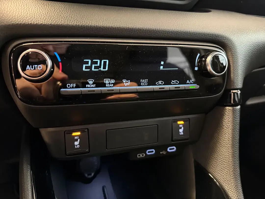 Toyota Yaris - Thumbnail 13