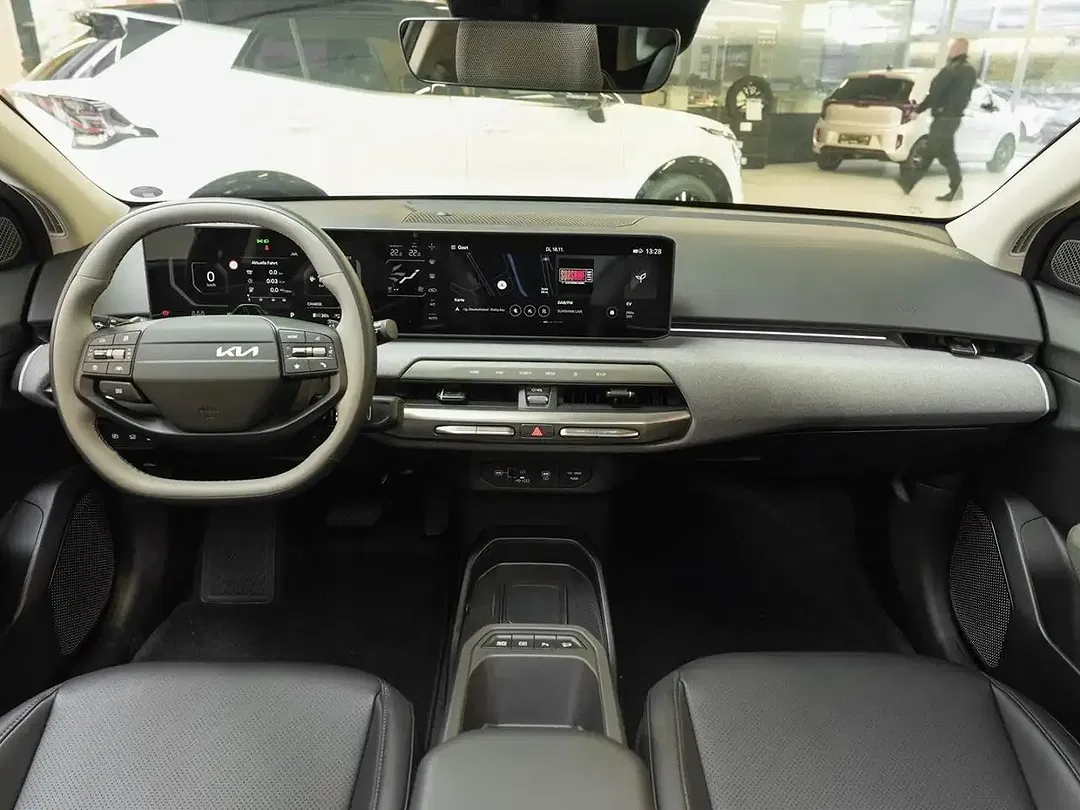 Kia EV4 - Thumbnail 12