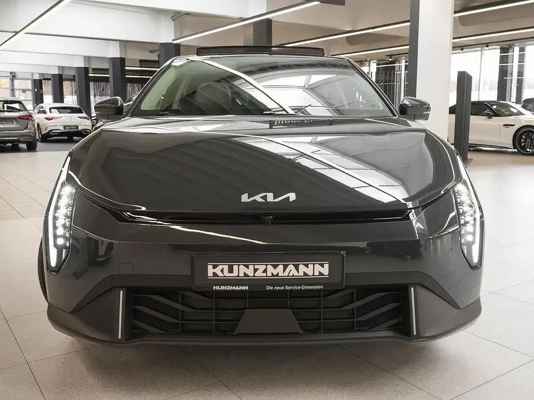 Kia EV4 - Thumbnail 2