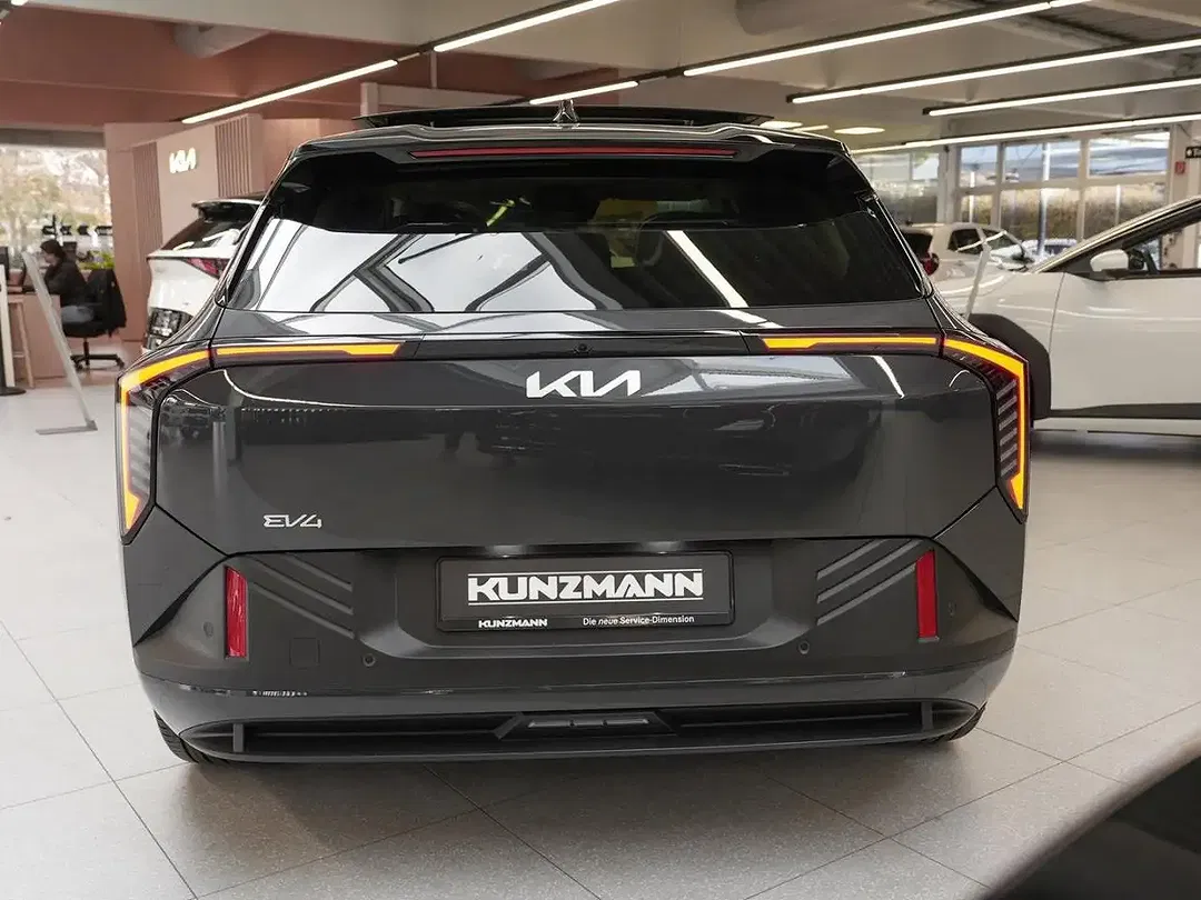 Kia EV4 - Thumbnail 4