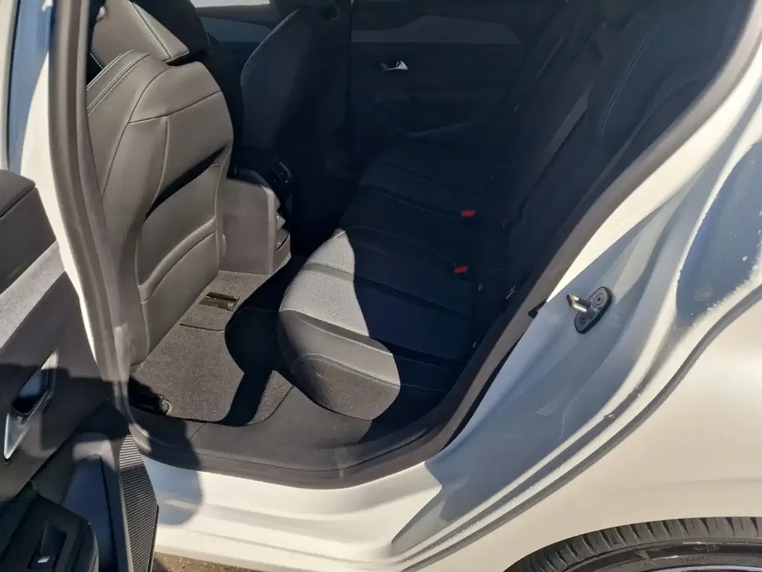 Peugeot 308 - Thumbnail 13