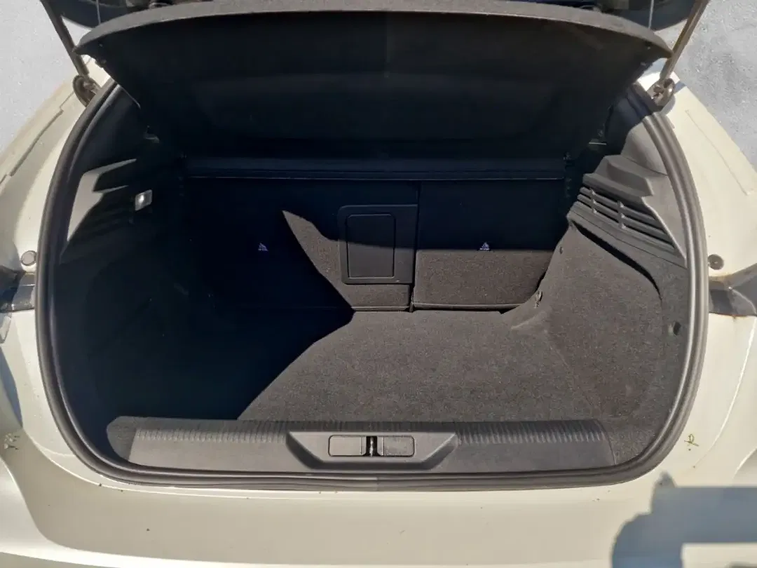 Peugeot 308 - Thumbnail 9