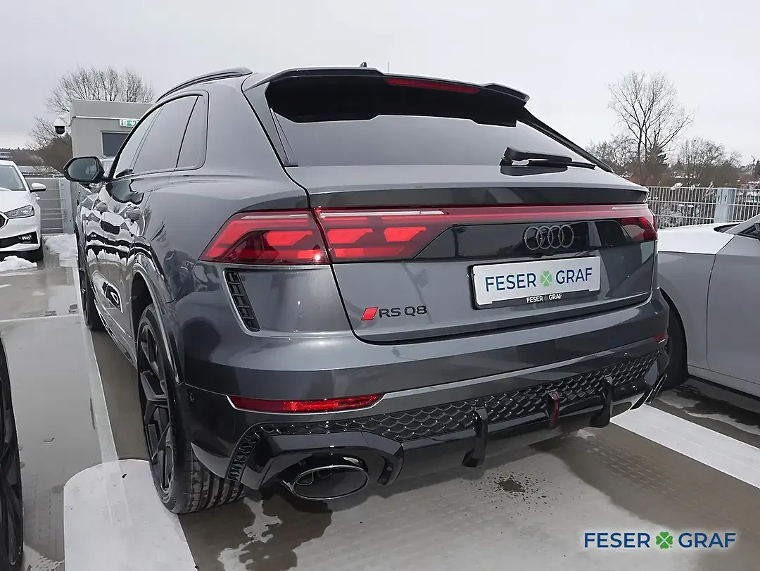 Audi RS Q8 - Thumbnail 3
