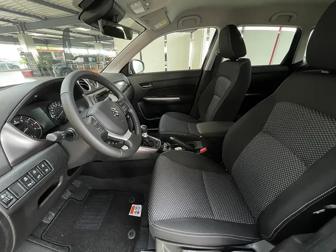 Suzuki Vitara - Thumbnail 8