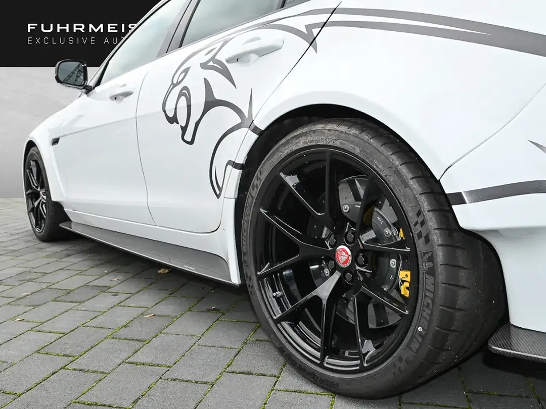 Jaguar XE - Thumbnail 11