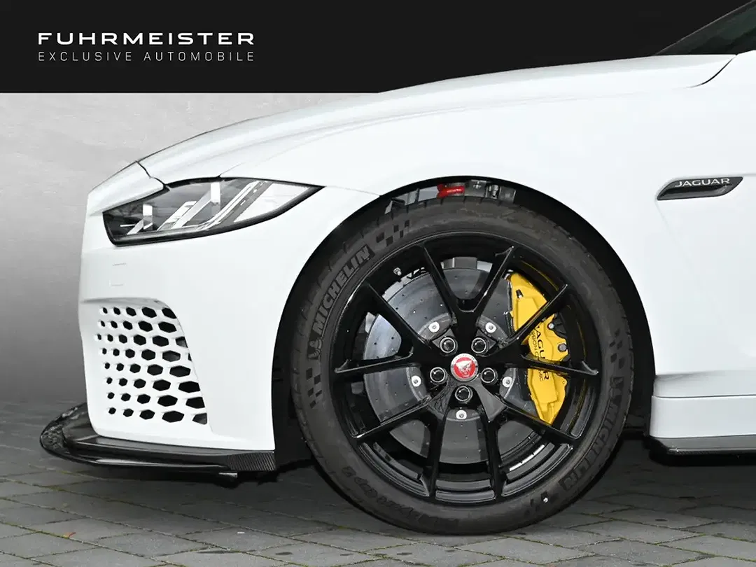 Jaguar XE - Thumbnail 12