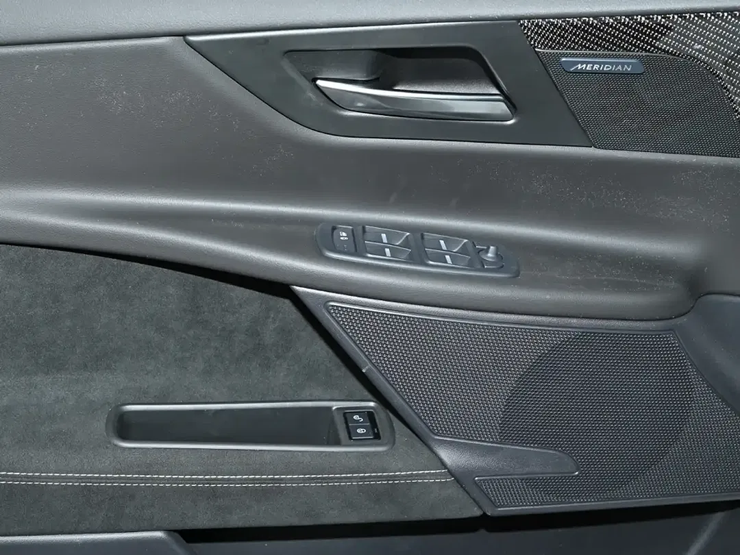 Jaguar XE - Thumbnail 13