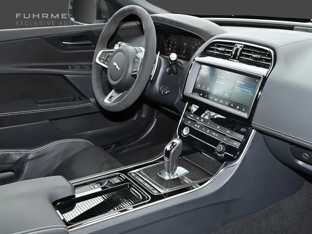 Jaguar XE - Thumbnail 14