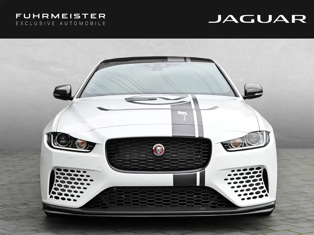 Jaguar XE - Thumbnail 16