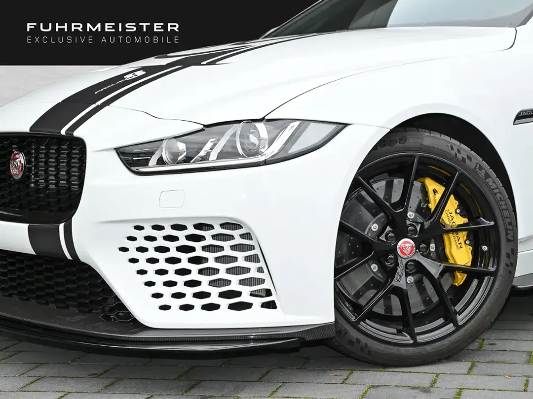 Jaguar XE - Thumbnail 17