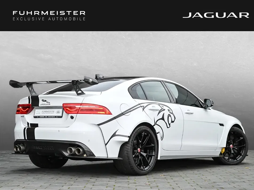 Jaguar XE - Thumbnail 2