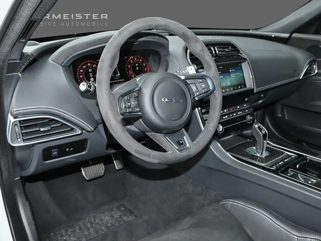 Jaguar XE - Thumbnail 5