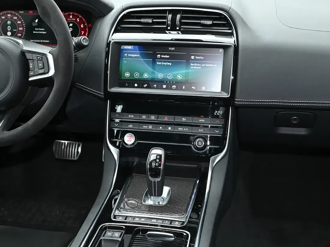Jaguar XE - Thumbnail 6