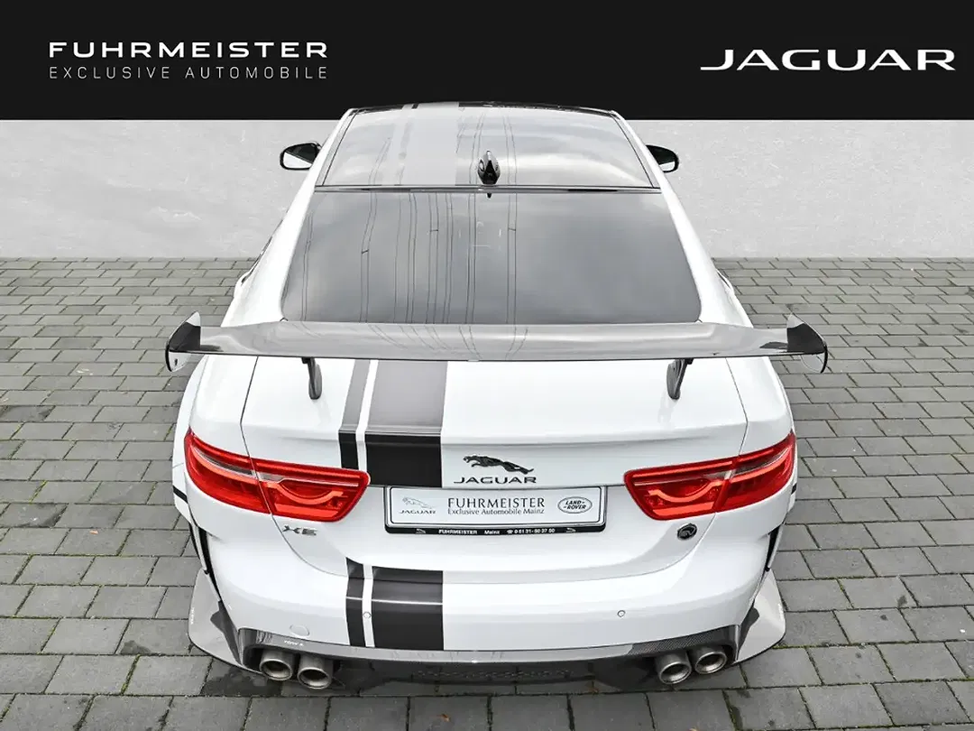 Jaguar XE - Thumbnail 9