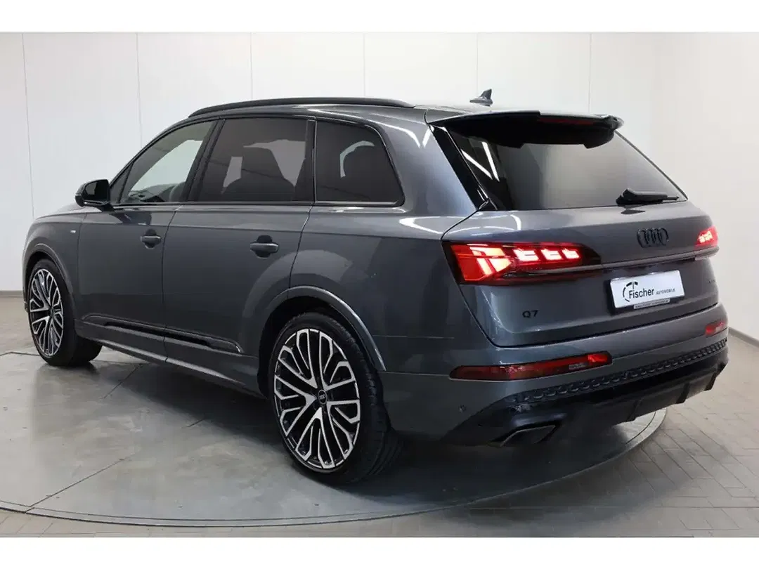 Audi Q7 - Thumbnail 3