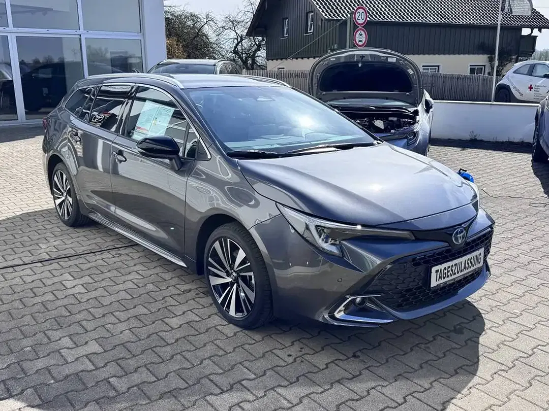 Toyota Corolla - Thumbnail 4