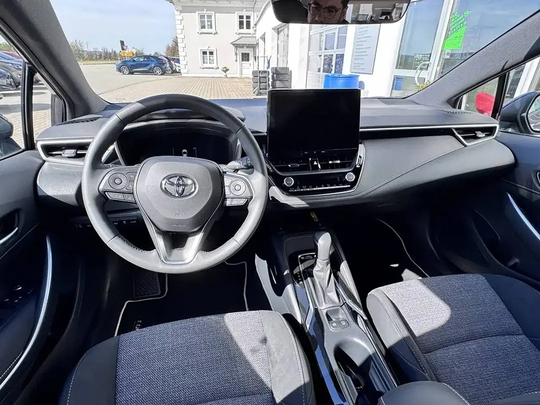 Toyota Corolla - Thumbnail 6