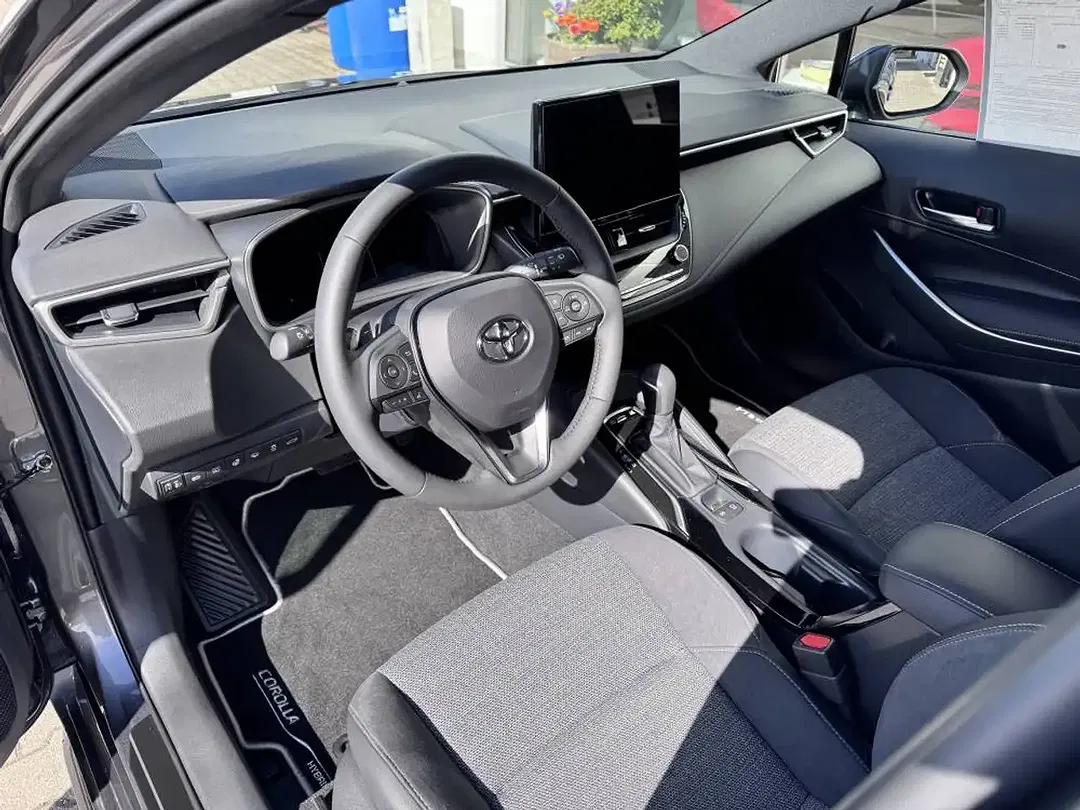 Toyota Corolla - Thumbnail 8