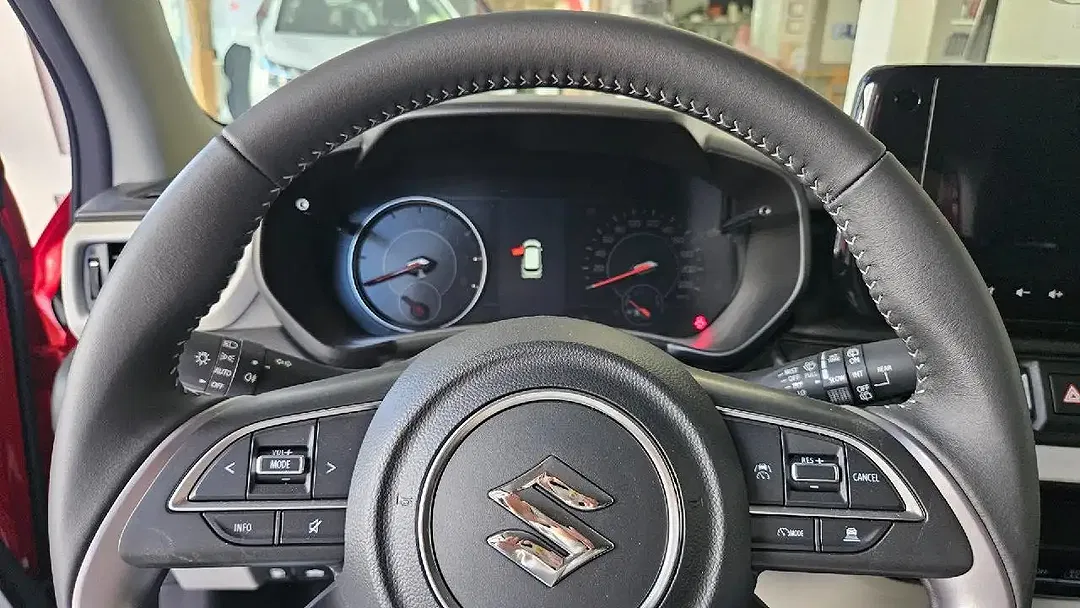 Suzuki Swift - Thumbnail 10