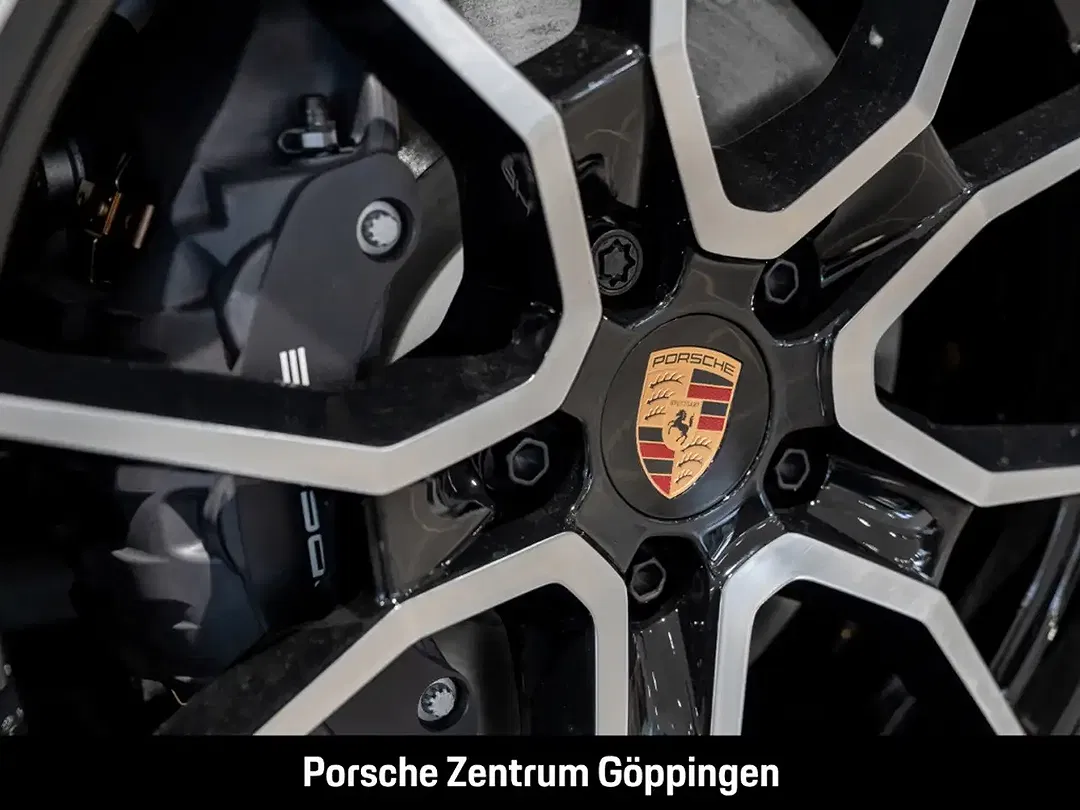 Porsche Taycan - Thumbnail 10