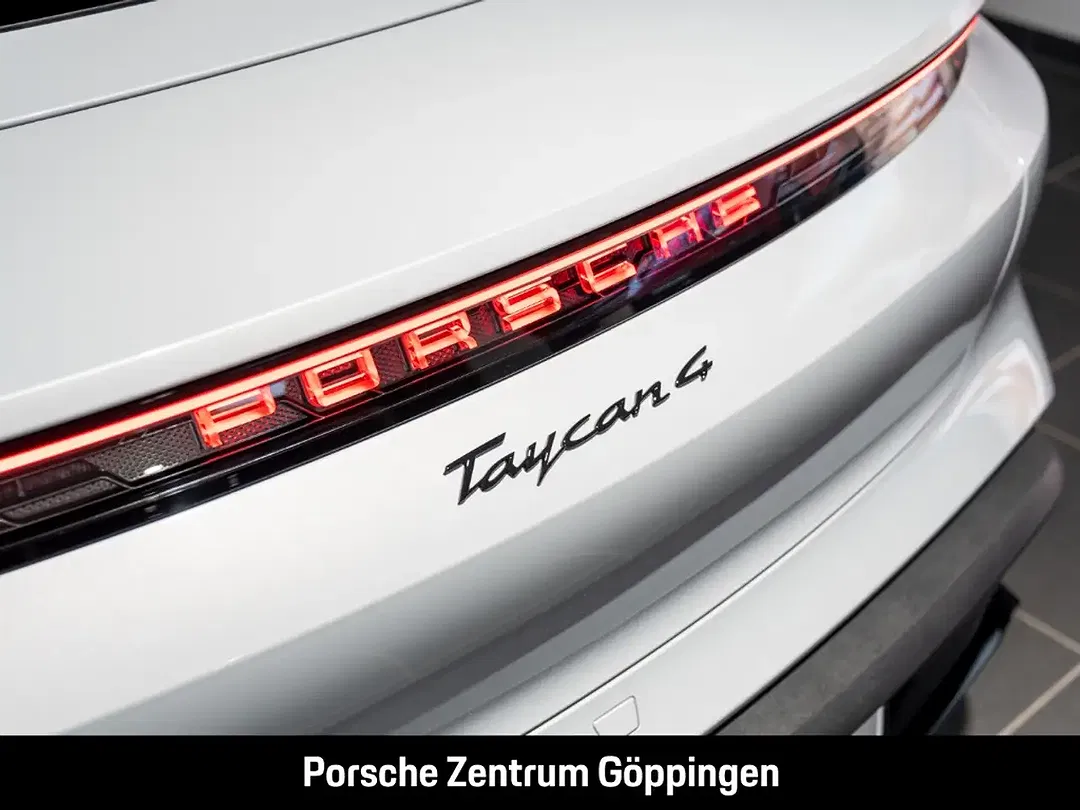 Porsche Taycan - Thumbnail 11