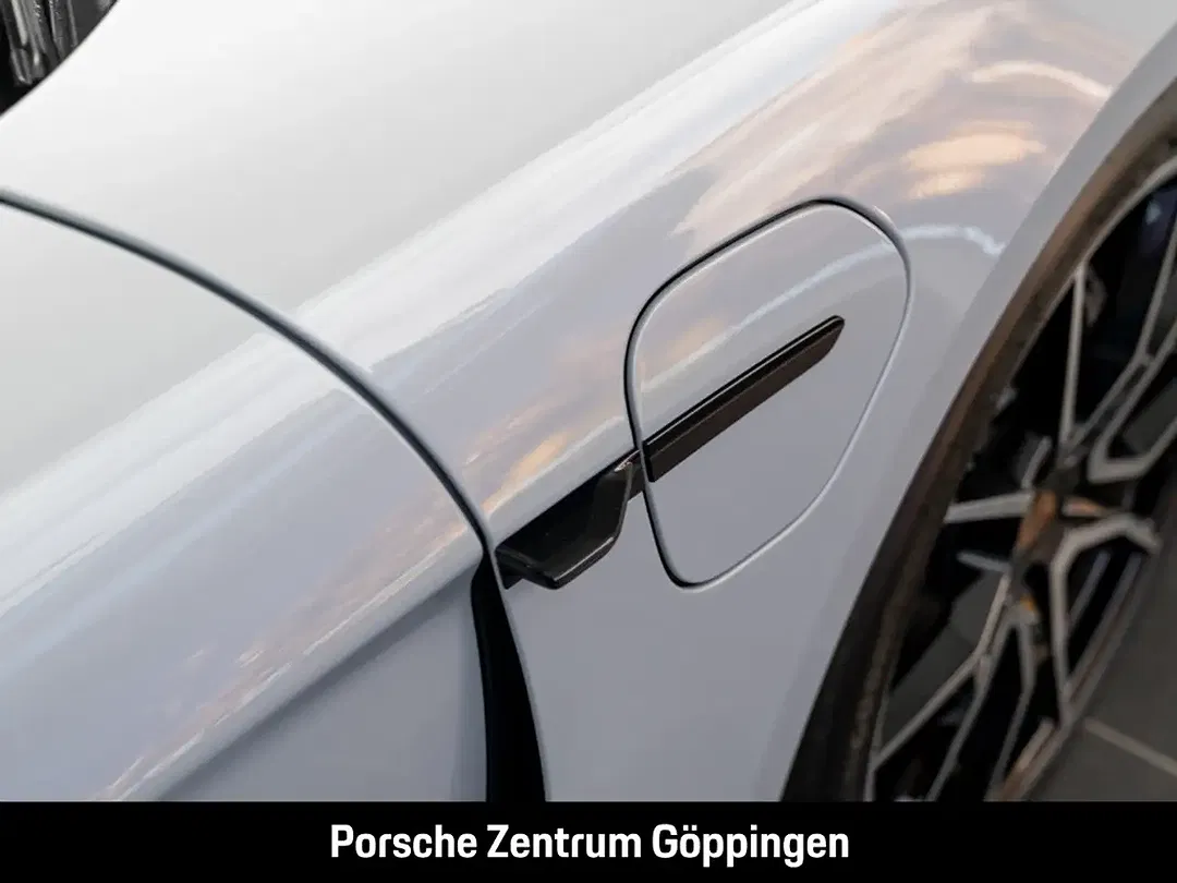 Porsche Taycan - Thumbnail 15
