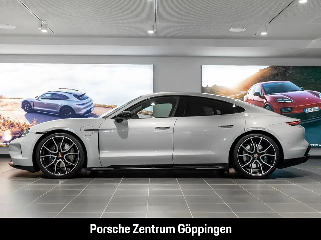 Porsche Taycan - Thumbnail 2