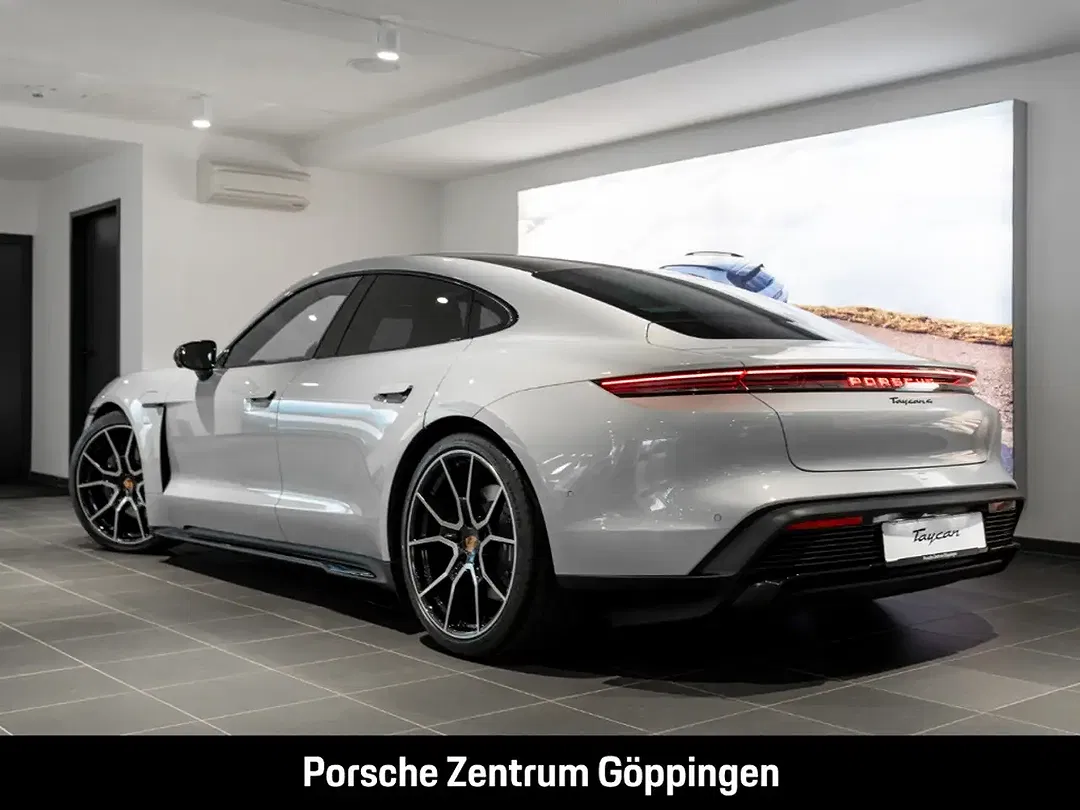Porsche Taycan - Thumbnail 3