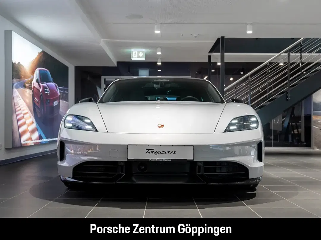 Porsche Taycan - Thumbnail 5