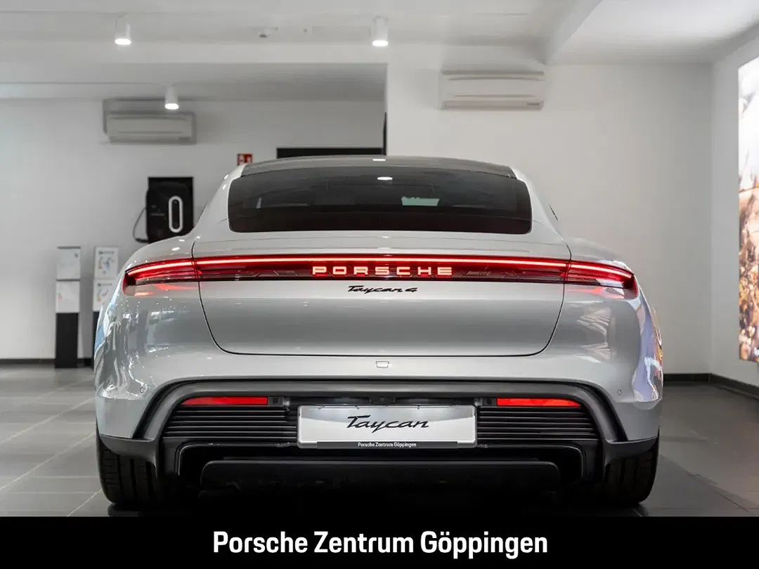 Porsche Taycan - Thumbnail 6