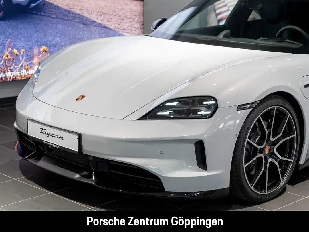 Porsche Taycan - Thumbnail 7