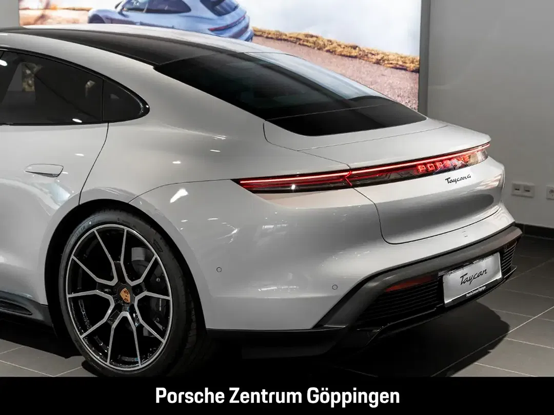 Porsche Taycan - Thumbnail 8