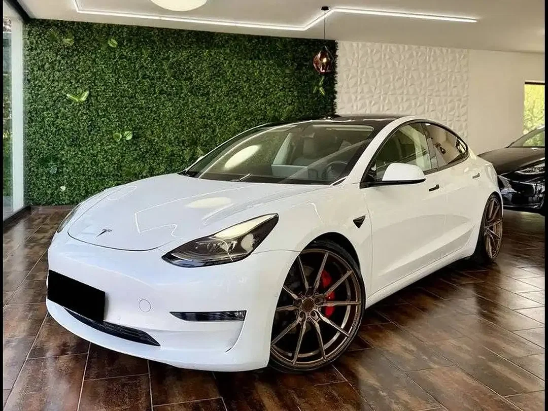 Tesla Model 3 - Afbeelding 1